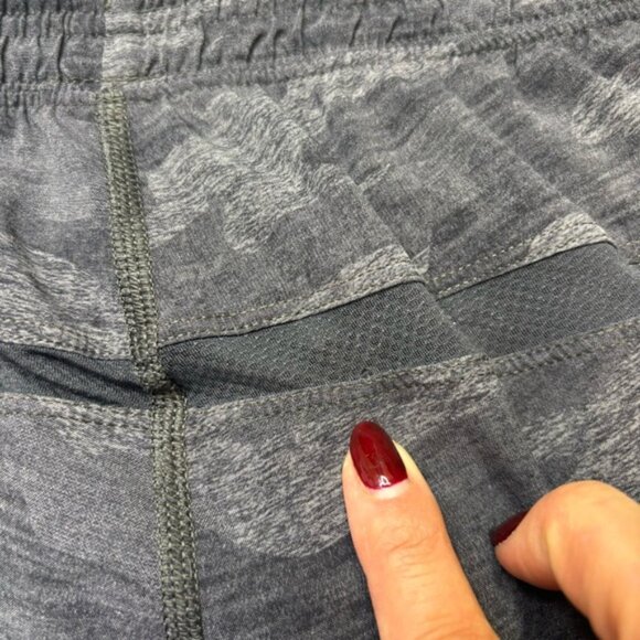 Lululemon Men's Camo Gray Athletic 9'' Inseam Running Shorts Pockets Size XL - Picture 6 of 11